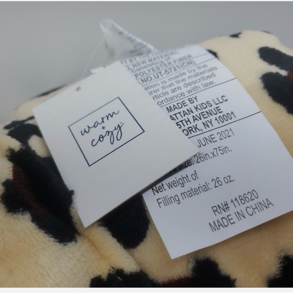 Warm & Cozy - NWT - Leopard Plush Sherpa Sleeping Bag With Built in Pillow - Picture 4 of 6